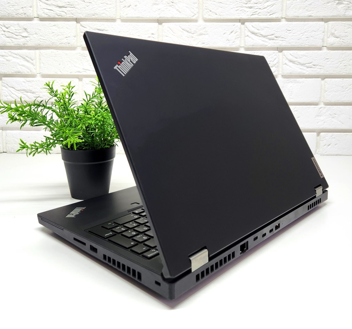 Laptop Lenovo ThinkPad P15 G1 i7 RTX3000 - realne zdjęcie produktu